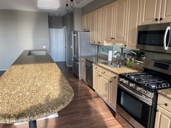 Building Photo - 330 N Jefferson St