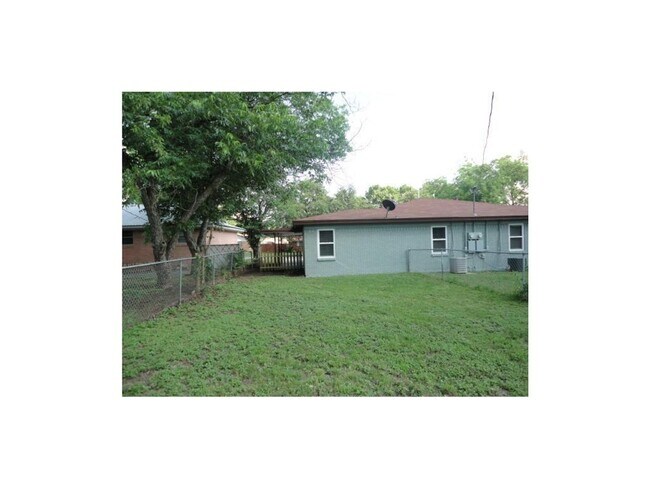 Building Photo - 1304 Phillips St