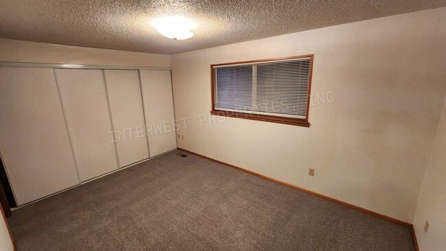 Building Photo - *1ST MONTH'S RENT FREE PROMO*  3 Bed 2 Bath Beaverton Home with big backyard, storage shed, A/C a...