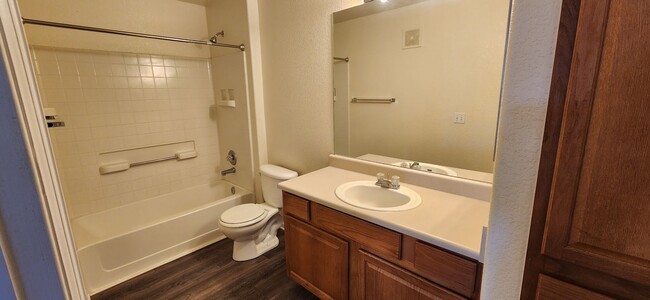 Building Photo - Long Realty & Property Management - 2 Bedr...