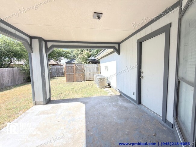 Building Photo - 1801 Quail Run Dr