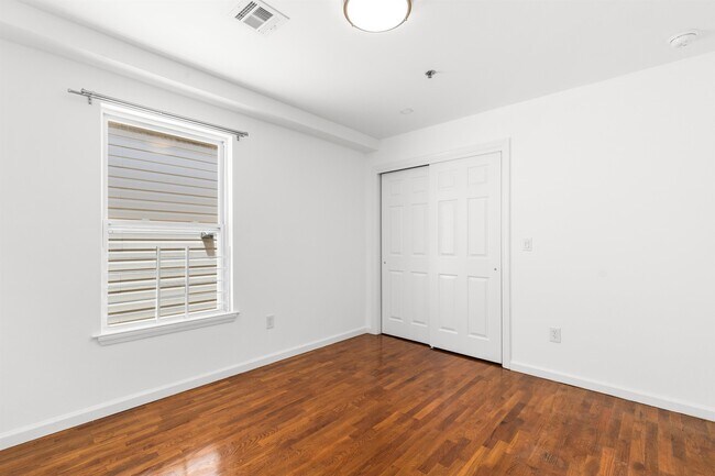 Building Photo - 718 23rd St