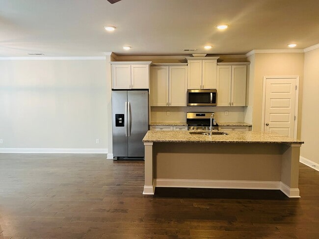 Building Photo - ***MOVE IN SPECIAL - $500 OFF 1ST MONTHS RENT WITH A MOVE IN DATE ON OR BEFORE 6/20.*** Wow! 4 be...