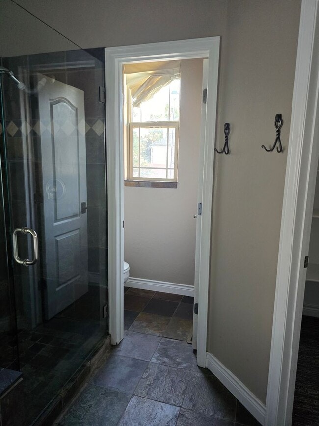 Building Photo - Beautiful 3-Bedroom Home with Scenic Views in the Redlands