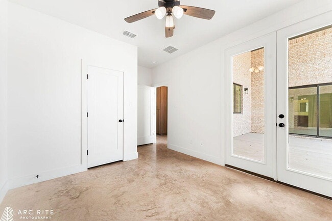 Building Photo - 2303 Toledo Ave