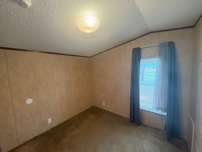 Building Photo - For Rent