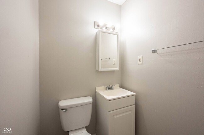 Building Photo - 4840 Leone Dr