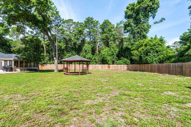 Building Photo - 2507 Edgewater Dr