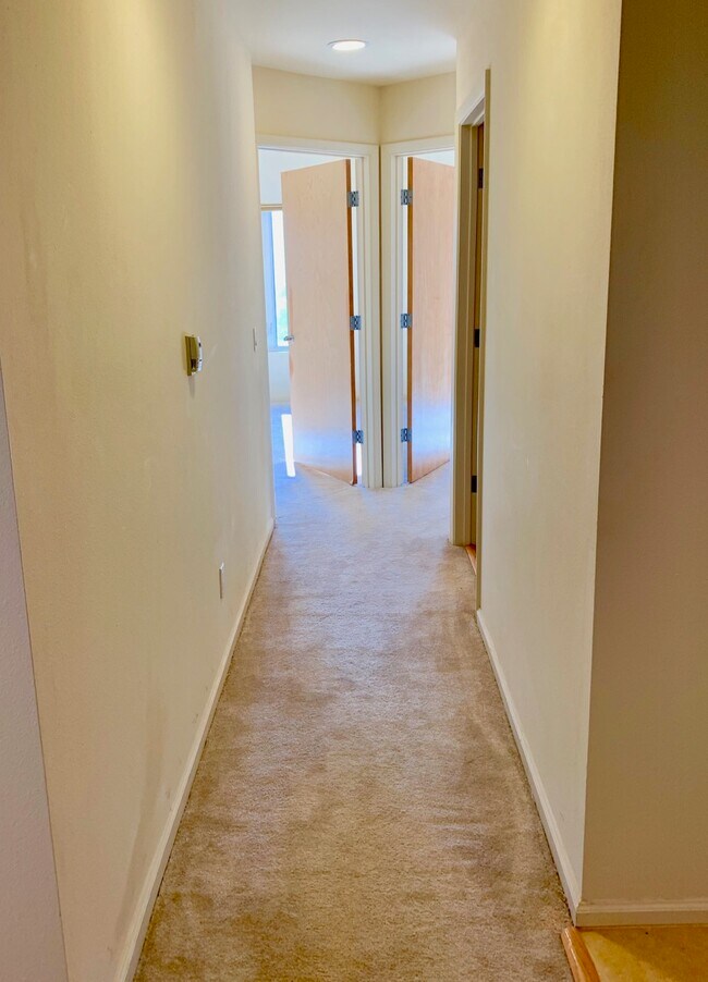 Hallway to 2nd & 3rd bedrooms - 21 Canyon View