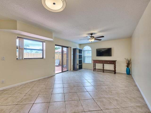 Building Photo - 4065 Village Dr