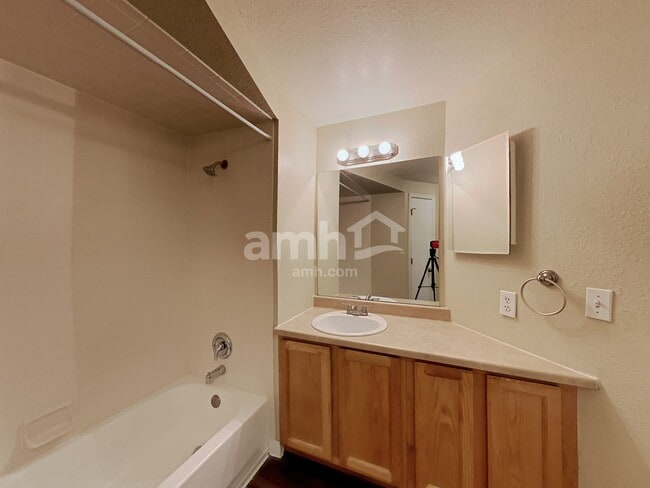 Building Photo - 2108 Hibbard Ln