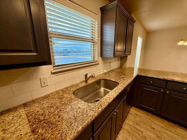 Building Photo - 909 Manchester Ct