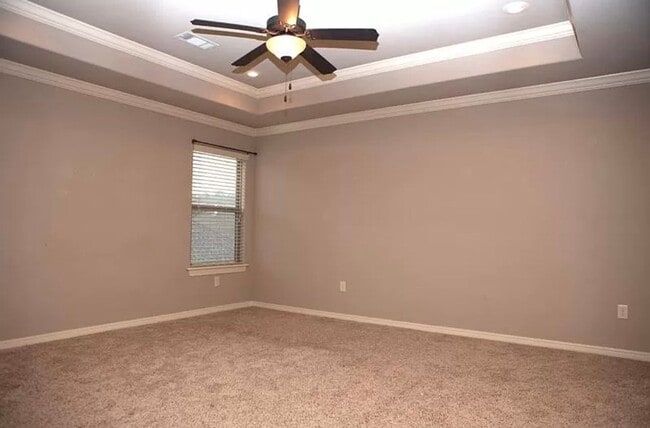 Building Photo - Available August 1st! Two-Story 3 Bedroom, 2.5 Bathroom in the center of Fayetteville