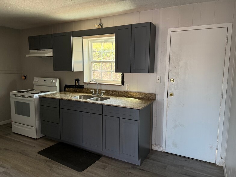 Building Photo - Cornerstone Apartments