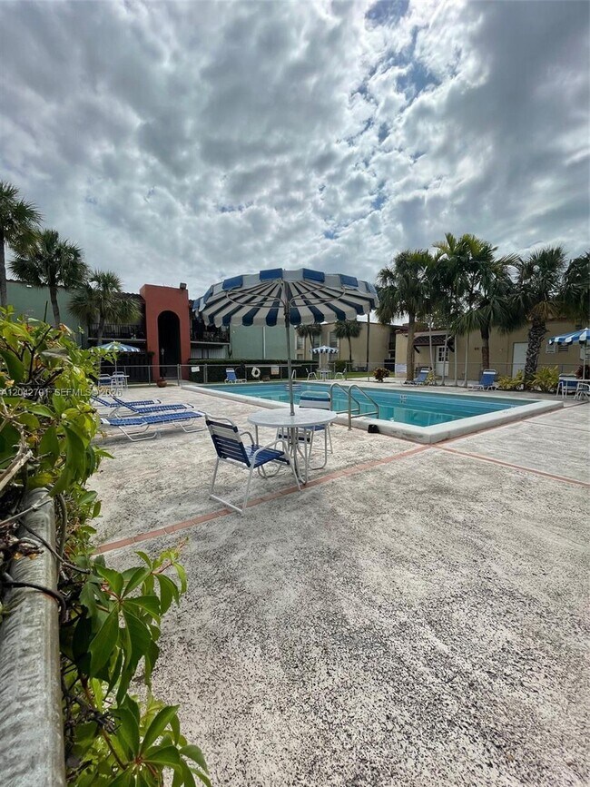Building Photo - 10832 SW 88th St
