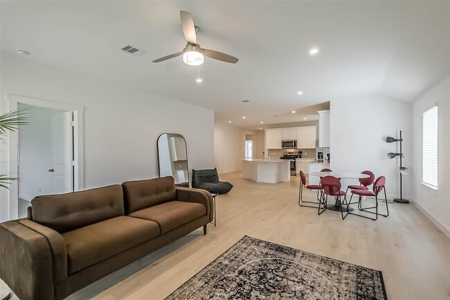 Building Photo - 30702 CASTLE COVE Dr