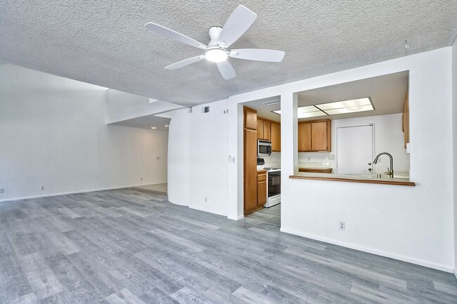 Building Photo - Stylish Two-Bedroom Home with Updated Feat...