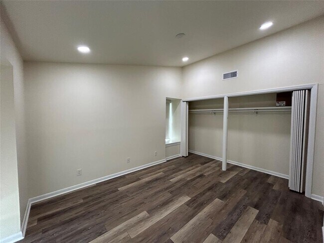 Building Photo - 100 Bay Point Dr