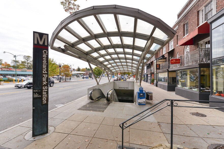 Steps to Metro - 2755 Ordway St NW