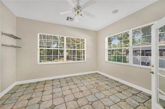 Building Photo - 1507 W Windhorst Rd