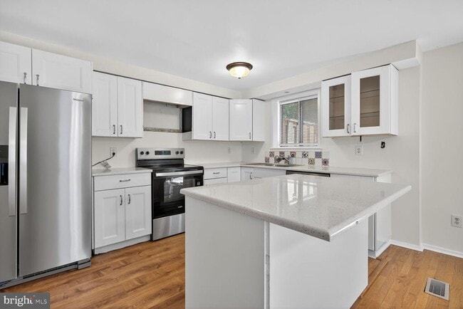 Building Photo - 7827 Archbold Terrace