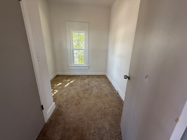 Building Photo - 105 S Magnolia St