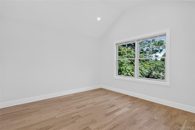 Building Photo - 42 Linwood Rd N