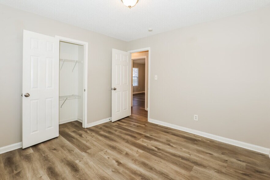 Building Photo - 330 Brookside Dr