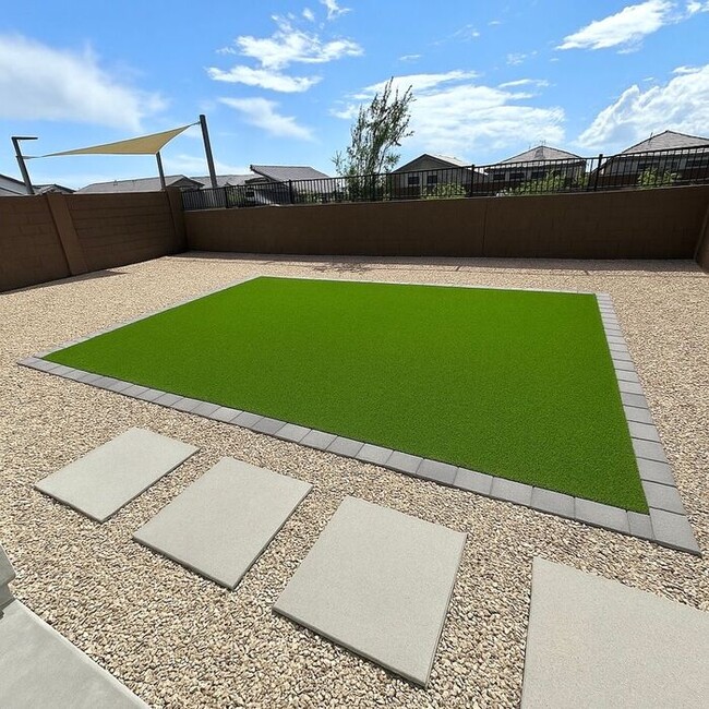 Building Photo - MOVE IN SPECILAS!! HALF MONTH RENT FREE!! ...