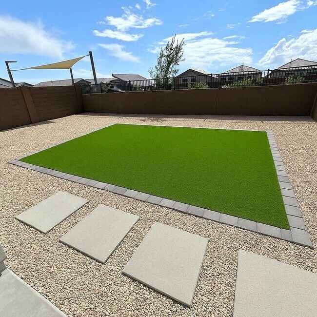 Building Photo - New 5-Bedroom Home in Phoenix with Upgrade...