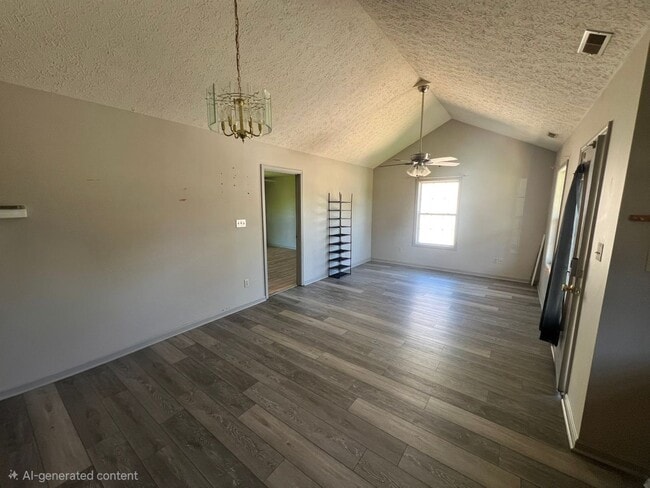 Building Photo - 3 bed 1 bath with huge backyard