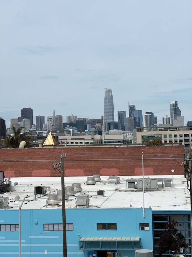 Building Photo - DOGPATCH MODERN LUXURY Jr 1BR 1BA CONDO, R...