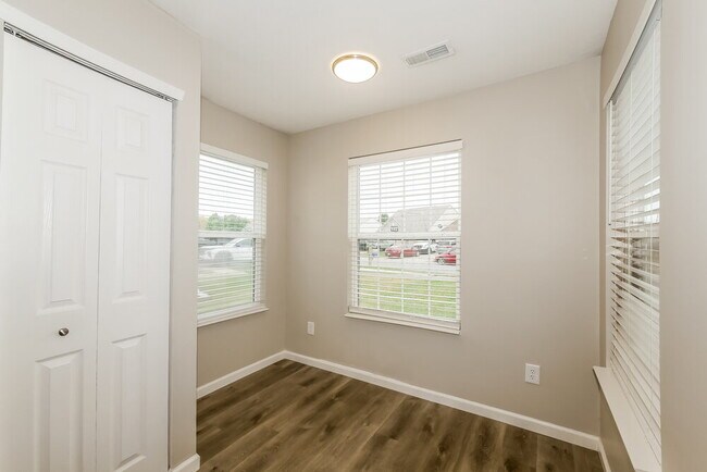 Building Photo - 117 Hilltop Farms Blvd