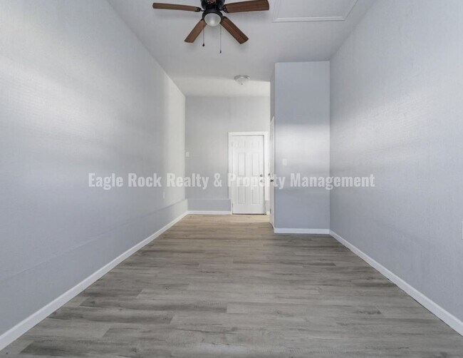Building Photo - 4341 N Iroquois Ave
