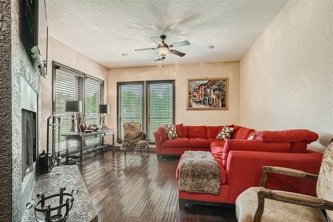 Building Photo - 15207 Nightingale Ln