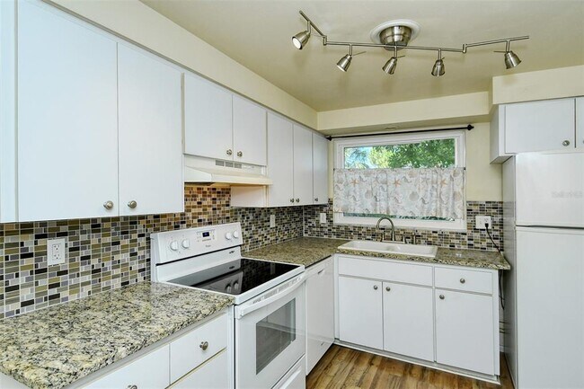 Building Photo - 2512 Post Rd