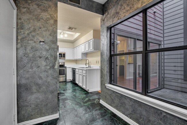 Building Photo - 7447 Cambridge St