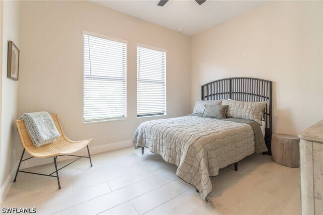 Building Photo - 822 105th Ave N