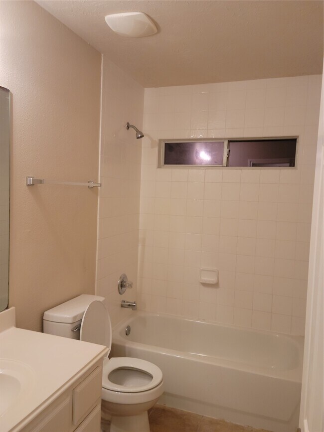 Building Photo - 11134 Sheldon Bend Dr