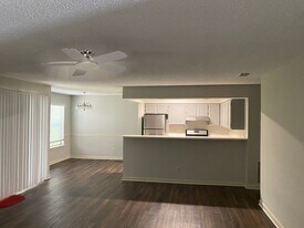 Building Photo - 6036 Coventry Cir
