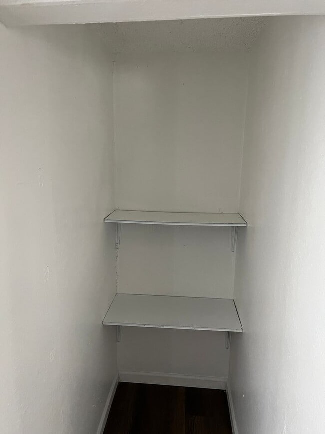 Building Photo - 3 Bedroom, 1 Bathroom Home
