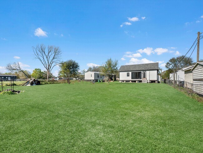 Building Photo - 3209 Pennsylvania St