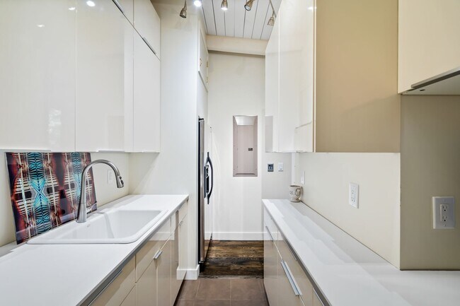 Building Photo - 2/2 with carport - fenced backyard