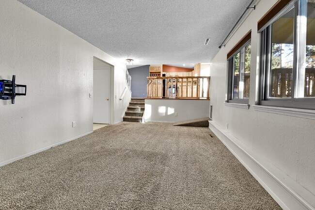 Building Photo - $2,795 - 3 Bed, 2.5 Bath Home in Broomfiel...