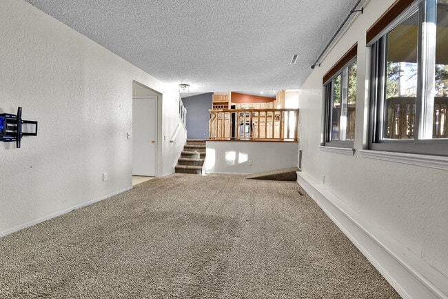 Building Photo - $2,895 - 3 Bed, 2.5 Bath Home in Broomfiel...