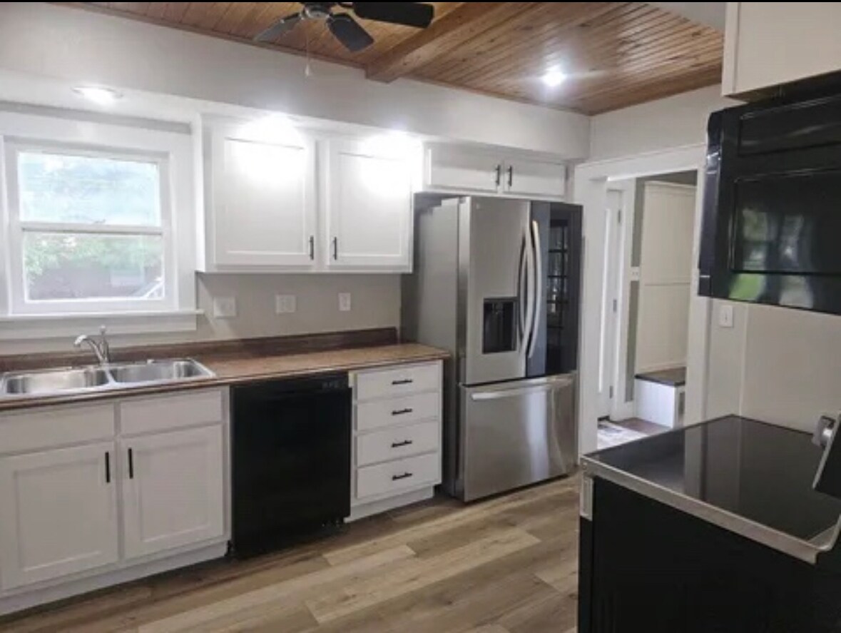 Building Photo - 719 S Market St