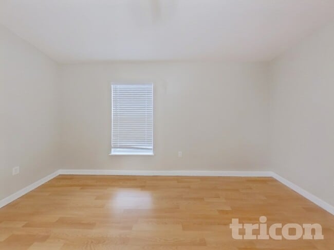 Building Photo - 916 Jayhil Dr