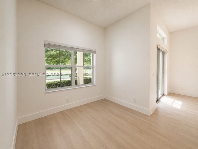 Building Photo - 837 Tanglewood Cir