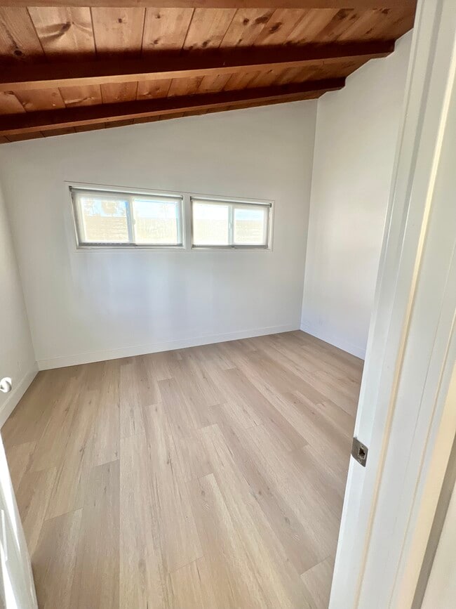 Building Photo - 106 E Avenida Ramona
