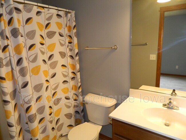 Building Photo - 809 SE 12th St